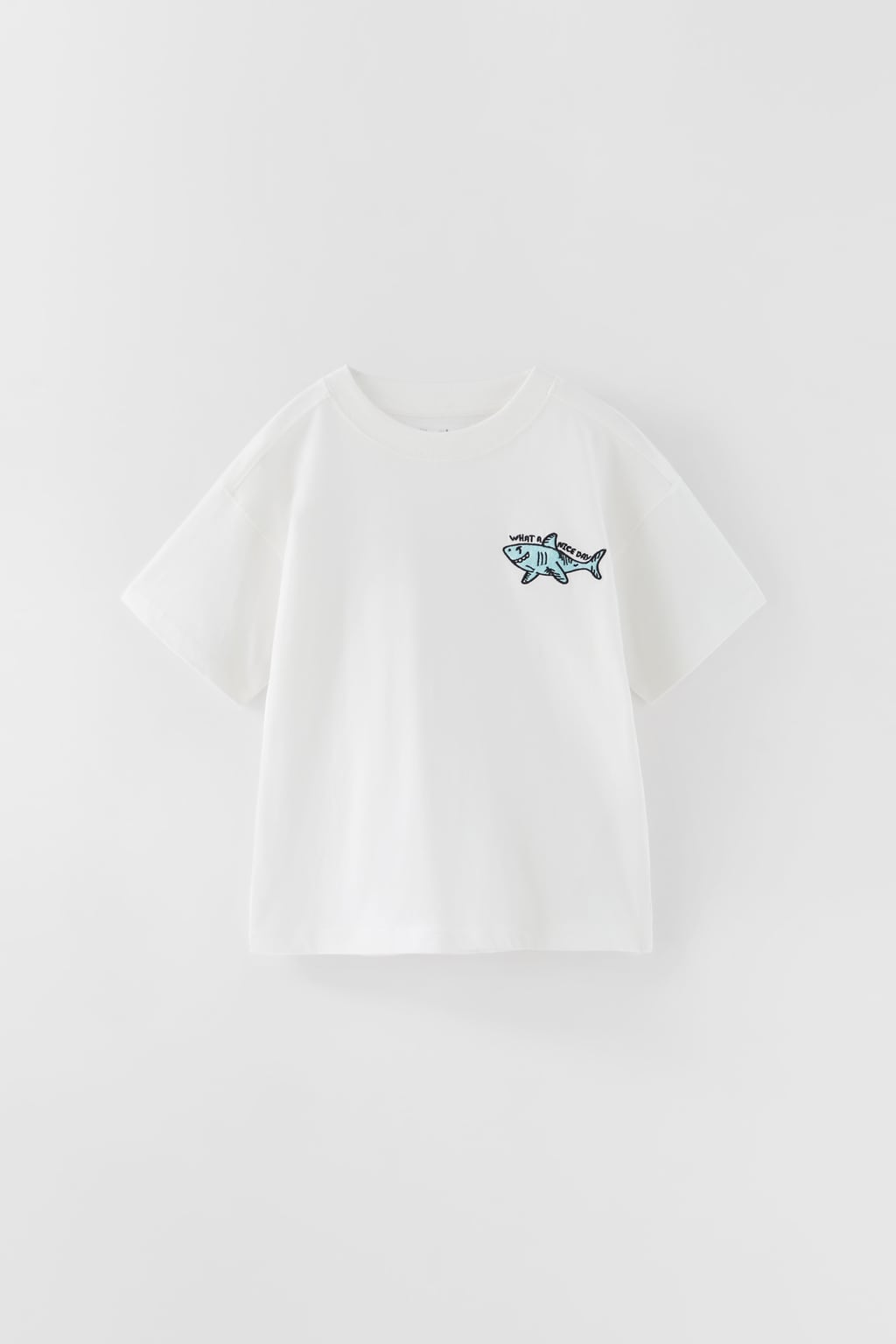 T-SHIRT MET GEBORDUURDE HAAI